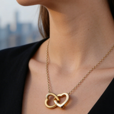 Collar con Doble Corazón Entrelazado de Acero Inoxidable, Laminado Resistente